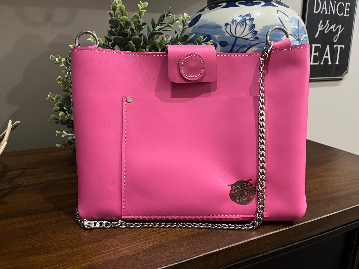 Full Grain Leather Shoulder Bag in Perfectly Pink