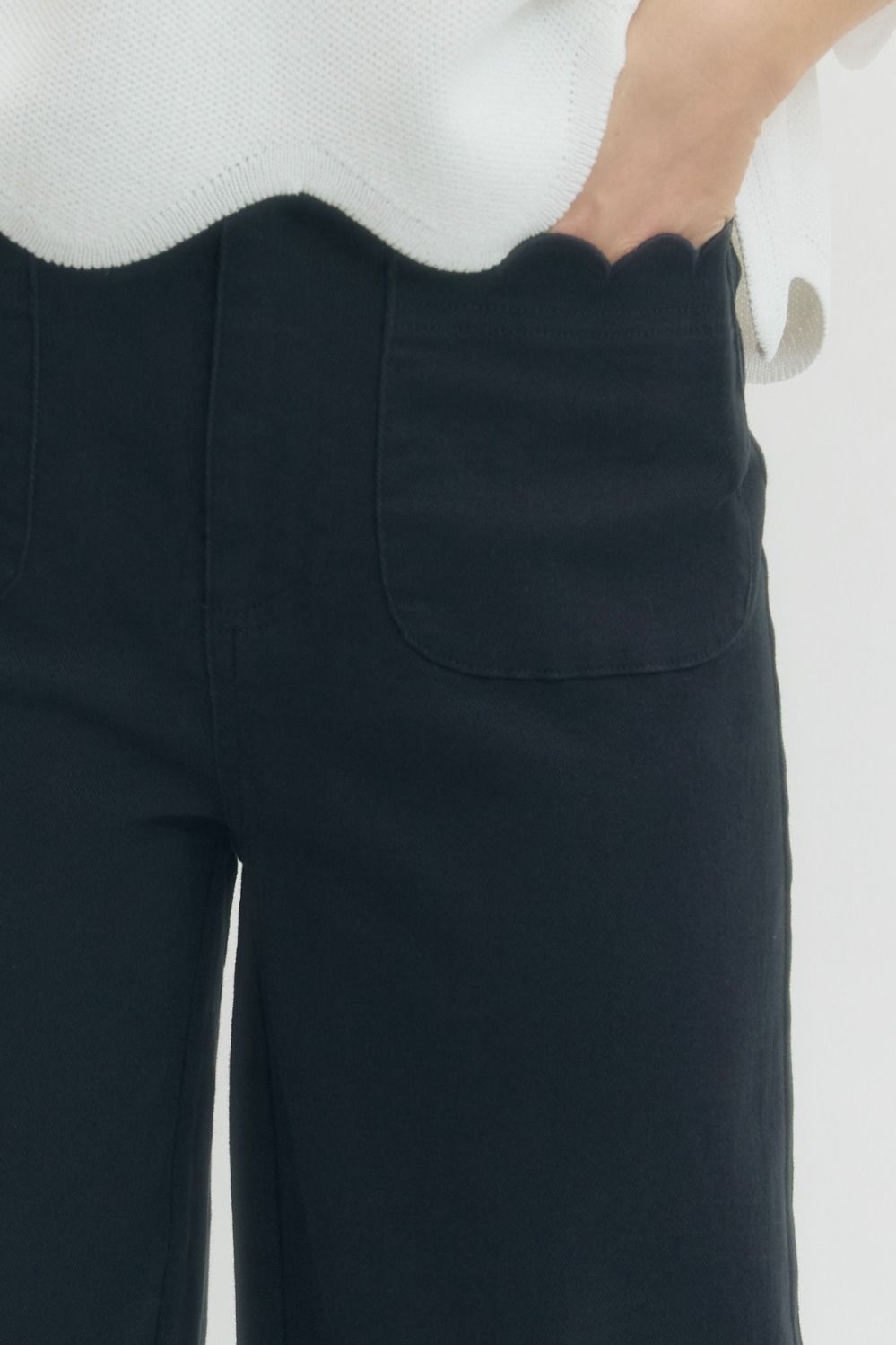 Entro Scallop Trimmed Pants